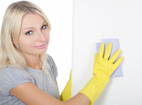 Cleaning professional assessing sofa risk factors on site